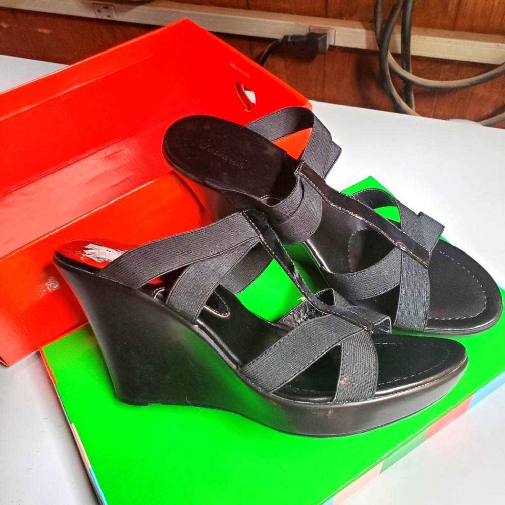 NIB black Charles Wedges size 9